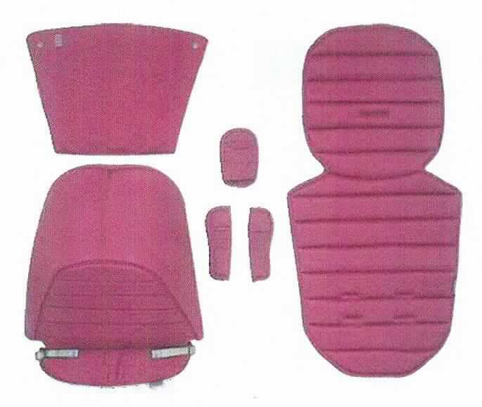 Teil eines Kinderwagens, sog. Britax Affinity Farben Pack, Foto siehe Anlage, 
- Warenzusammenstellung zur Befriedigung eines speziellen Bedarfs, in Aufmachung für den 
  Einzelverkauf, bestehend aus:
-- einer Sitzauflage (Position 8715)
-- einem Verdeck zur Befestigung an der Sitzschale (Position 8715),   
-- einem Windschutz für den Fußbereich (Position 8715), 
-- einem Schulter- und Schlosspolster (Position 6307), 
-- einer sog. Korbauslage (Position 6307), die der Polsterung eines Korbes unterhalb des 
   Kinderwagenaufsatzes dient, 
- aufgrund der Aussparungen für die Sitzgurte und des Zuschnitts erkennbar für den Sitz eines 
  Kinderwagens, 
- der Charakter der Warenzusammenstellung wird durch die Teile (Sitzauflage, Verdeck und 
  Windschutz) der Position 8715 bestimmt, 
- stellt sich nicht als Zubehör dar, da die Nutzung des Kinderwagens ohne die Waren-
  zusammenstellung nicht möglich ist. 

"Teile von Kinderwagen"