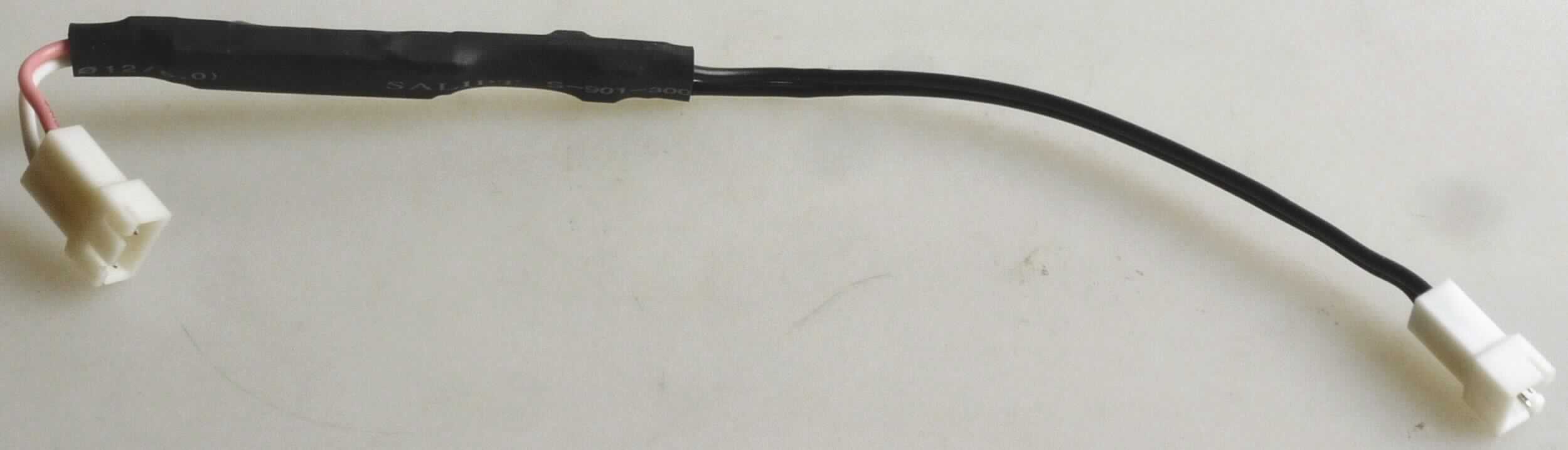 Inverter für CCFL-Leuchtstofflampen, Wechselrichter aus einer mit monolithischen integrierten Schaltungen, Transformatoren, Kondensatoren und weiteren Bauelementen bestückten gedruckten Schaltung mit Anschlusskabeln (XHP-Stecker), zur Umwandlung einer Eingangsgleichspannung von 12 Volt in eine Ausgangswechselspannung, bei einer Leistung von weniger als 7,5 kVA, zum Betrieb von Leuchtstofflampen.

Die Ware ist als "Elektrischer Stromrichter, nicht von den Unterpositionen 8504 4030 bis 8504 4082 erfasst, Wechselrichter mit einer Leistung von 7,5 kVA oder weniger, nicht für zivilie Luftfahrzeuge" einzureihen.