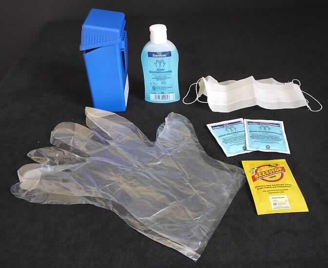 Pandemieset

Angaben:
Die Ware soll  bestehen aus (s. Foto) :
a) 2 Stk. Mücken/Zeckentücher in Einzelsachets
b) 2 Stk. Desinfektionstücher  in Einzelsachets auf der Grundlage von Propanol mit hautpflegenden Stoffen
c) 1 Stk. 100-ml-Flasche mit Hände-Desinfektionsmittel, lt. Etikett "bakterizid, fungizid, tuberkulozid, begrenzt viruzid", auf der Grundlage von 75% (V/V) Propanol mit hautpflegenden Stoffen und mit 0,2g /100ml Mecetroniumetilsulfat
d) 2 Stk. Einwegmundschutz
e) 1 Paar Einweghandschuhe im Polybeutel verpackt
f) 1 Box aus Kunststoff
