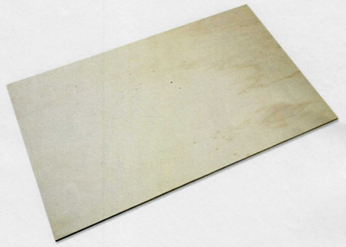 Sperrholzplatte, Art. 44743
- Platte aus fünf aufeinander geleimten Furnierlagen aus Pappelholz (lt. Antragsteller)
  bestehend, deren Faserrichtungen im 90 ° Winkel gegeneinander versetzt sind,
- mit einer Dicke von weniger als 6 mm je Furnier, 
- mit einer Gesamtstärke von 6 mm,
- in den Abmaßen 50 (Länge) x 30 (Breite) cm.

Ein Warenmuster wurde nicht vorgelegt. Die Zolltarifauskunft erfolgte ausschließlich nach den Angaben des Antragstellers.

Anderes Sperrholz, ausschließlich aus Furnieren mit einer Dicke von 6 mm oder weniger, nicht aus tropischem Laubholz, anderes, mit mindestens einer äußeren Lage aus anderem Holz als Nadelholz, hier der Art Pappel.