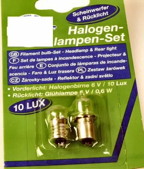 Halogenlampen-Set,
- aus einer Halogenlampe (für Fahrradfrontleuchten), aus einem mit Halogen gefüllten
  Glaskörper mit Wolframwendel und Bajonettsockel, mit einer Leistung von 2,4 Watt bei 
  einer Spannung von 6 Volt und einer Glühlampe (für Fahrradrückleuchten) mit 
  Schraubsockel, mit einer Leistung von 0,6 Watt bei einer Spannung von 6 Volt,
- in einer gemeinsamen Verkaufsverpackung,
- zur Verwendung als Ersatzlampenset für die Fahrradbeleuchtung.
(Abbildung siehe Anlage)
Die Halogenlampe bestimmt den Charakter des Ganzen.

"Elektrische Glühlampe, keine Ware der Unterposition 8539 10, Wolfram-Halogen- 
 Glühlampe, nicht von der für Krafträder und andere Kraftfahrzeuge verwendeten Art, für eine 
 Spannung von 100 Volt oder weniger, nicht für die elektrische Beleuchtung für bestimmte 
 Luftfahrzeuge - Wolfram-Halogen-Glühlampe, in Warenzusammenstellung mit nicht 
 charakterbestimmender anderer Glühlampe."
