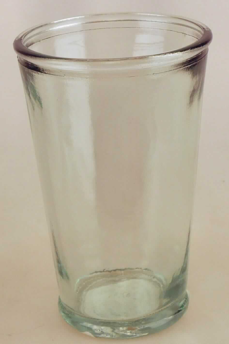 Glasware zur Verwendung bei Tisch, sog. Trinkglas ECO GLASS SENSE, Art. 0983, Foto siehe Anlage,
- konisch geformtes Trinkglas, 
- aus klarem, gewöhnlichem, mechanisch gefertigtem Glas,
- mit einem abgerundeten oberen Rand, 
- nicht anders (weitergehend) bearbeitet, 
- mit einer Höhe von ca. 12,5 cm und einem Durchmesser (oben) von ca. 8 cm.

"Glasware zur Verwendung bei Tisch, Trinkglas ohne Stiel, aus gewöhnlichem, mechanisch
 gefertigtem Glas, nicht geschliffen oder anders bearbeitet"