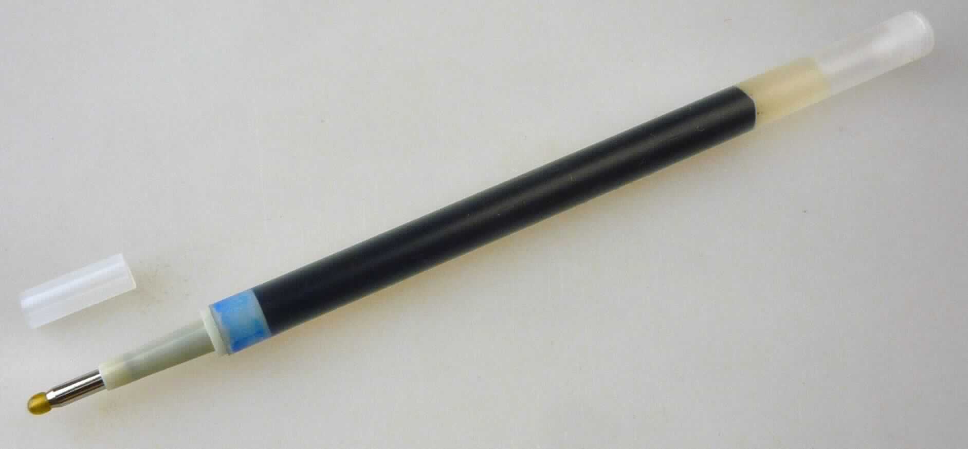 Es handelt sich um eine Ersatzmine mit gelartiger Tinte zum Nachfüllen für das Schreibgerät "edding 1700 Vario gel", sog. "e-1708 Vario gel Ersatz-/Nachfüllmine", im Wesentlichen bestehend aus einem mit gelartiger (pastöser) Tinte befüllten Kunststoffbehälter sowie einer Metallkugel am Schreibende.

Das in einer Kunststofftüte verpackte Erzeugnis ist als "Kugelschreiberteil, Mine für Kugelschreiber, aus Kugel und Tintenbehälter bestehend" einzureihen.