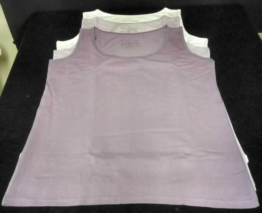 Modisches Unterhemd, sog. Damen Fitness Top 3-tlg. Art. 169196, Größe L, Foto siehe Anlage,
- als dreiteiliges Sortiment in einem Polybeutel mit bedrucktem Pappeinleger verpackt,
- aus ca. 0,8 mm dicken (leichten), einfarbigen Gewirken aus laut Antrag 95 % Baumwolle und 5 % Elasthan 
  (synthetische Chemiefasern), 
- über die Taille reichend (Rückenlänge: ca. 60 cm),
- mit einem runden, halsfernen Ausschnitt,
- ohne Öffnung und ohne Verschluss,
- ärmellos,
- modisch gestaltet; wird unmittelbar auf der Haut getragen,
- am unteren Rand durch Umschlagen und Festnähen gesäumt.

"Unterhemd, aus Gewirken, aus Baumwolle"
