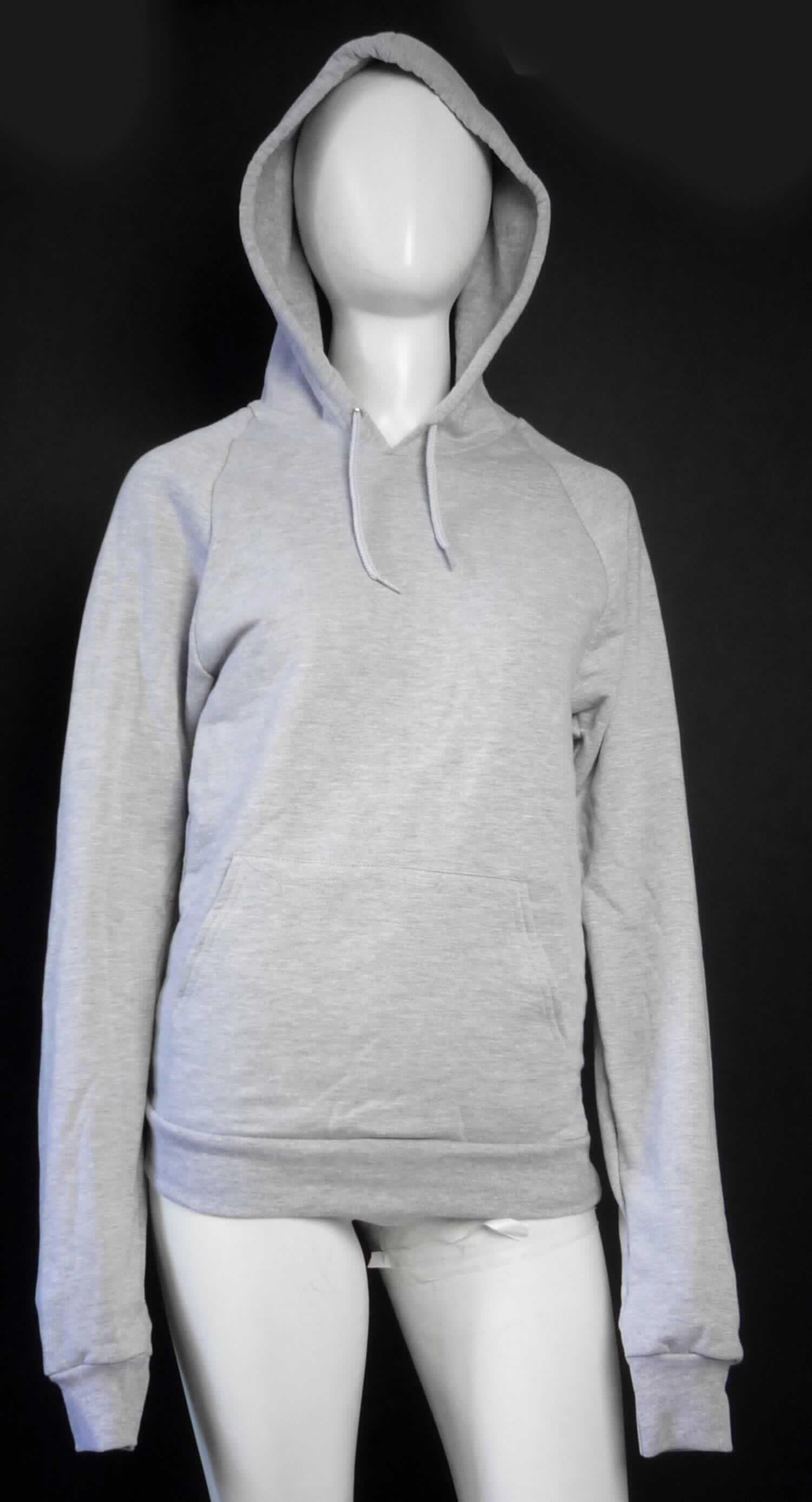 Blousonähnliches Kleidungsstück, sog. Hoody, Art. 5495, Größe XS, Foto siehe Anlage,
- aus ca. 1,3 mm dicken, einseitig (Innenseite) gerauten, buntgewirkten Gewirken (melierte Garne) aus laut 
  Antrag 90 % Baumwolle und 10 % Polyester (synthetische Chemiefasern),
- über die Taille reichend (Rückenlänge: ca. 66 cm),
- mit einer Kapuze mit Kordelzug, deren Ränder vorn von links auf rechts überlappen (Männerkleidung),
- ohne Öffnung und ohne Verschluss,
- mit langen Ärmeln, die über den unteren Rand des Kleidungsstücks hinausreichen; an den Ärmelenden mit 
  verengenden Bündchen,
- vorn mit einer großen, aufgesetzten Tasche (sog. Kängurutasche) unterhalb der Taille,
- am unteren Rand mit einem gerippt gewirkten, verengenden Bund.

"Blousonähnliches Kleidungsstück, aus Gewirken, für Männer, aus Baumwolle"