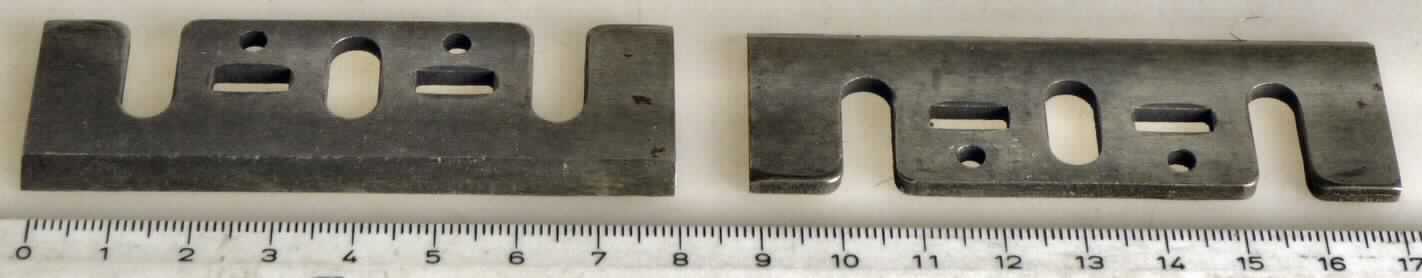 "Ersatzmesser"; es handelt sich um ein spezifisch geformtes, mit Öffnungen und Aussparungen versehenes, auswechselbares Messer. Das Erzeugnis besteht vollständig aus unedlem Metall und ist an einer Seite mit einer Klinge ausgestattet. Die Ware wird als Ersatzmesser in einem Elektrohobel verwendet und dient zur Holzbearbeitung. Es befinden sich zwei Ersatzmesser in einer Verpackung aus Kunststoff und Pappe. 
-Antragsstellerangabe-

Abbildung siehe Anlage.

Derartige Erzeugnisse gehören als "Messer für Maschinen oder mechanische Geräte, für die Holzbearbeitung, mit arbeitendem Teil aus unedlem Metall" zur Codenummer 8208 2000 00 0 des Elektronischen Zolltarifs.