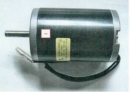Elektromotor (Art.-Nr. 162.978),
- in Form eines Gleichstrommotors in einem zylindrischen Gehäuse, ausgestattet mit zwei isolierten Drähten mit
  einem gemeinsamen Anschlussstück, mit einer Leistung von 31 W,
- zum Einbau in einen Massagesessel.

Das Erzeugnis ist als "Elektromotor mit einer Leistung von 37,5 W oder weniger, Gleichstrommotor, nicht für
bestimmte Luftfahrzeuge, kein Motor der in 8501 1099 54 0 bis 8501 1099 82 0 genannten Art" einzureihen.

Anlage: 1 Abbildung
