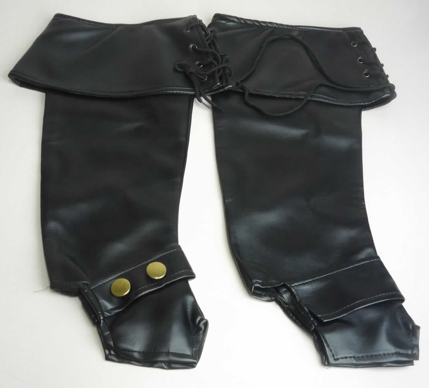 Gamaschenähnliche Waren (lt. Antrag: "Stiefelstulpen 50 cm, schwarz, Art. 31848", Foto siehe Anlage)
- aus mit Kunststoff überzogenen Spinnstoffen,
- den Unterschenkel bedeckend,
- mit einer Höhe von ca. 50 cm,
- ohne Sohle, lediglich mit zwei Stegen (elastische Bänder),
- oben ca. 21 cm breit, unten ca. 10 cm breit,
- am oberen Rand mit einem ca. 14 cm breiten, angenähten Umschlag mit Schnürsenkelverschluss

"Gamaschenähnliche Waren"