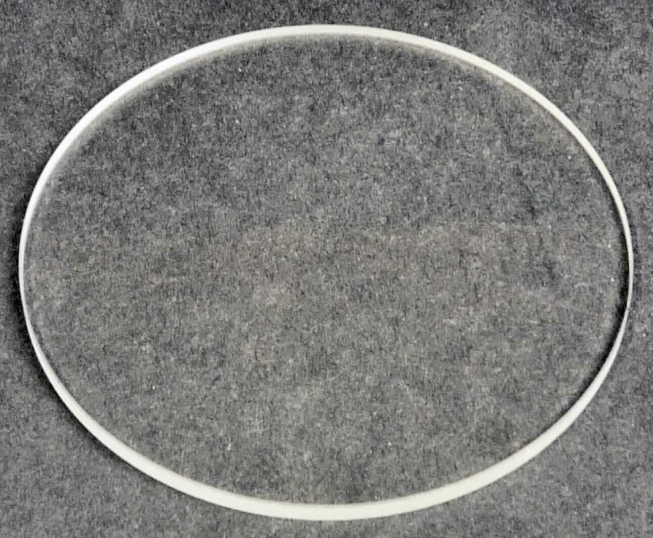 Glasplatte, sog. Schutzglas, Artikel 10411665, Foto siehe Anlage,
- in Form einer runden Platte, 
- aus (lt. Antrag), gewalztem, optischem Glas,
- beidseitig mit einer Antireflexbeschichtung versehen (entspiegelt),
- mit einem Durchmesser von 80 mm und einer Dicke von 3 mm,
- beidseitig poliert und mit abgeschrägten Kanten, 
- wird als Schutzglas in einem Stehbildwerfer verwendet,
- die Ware erzielt keine optischen Effekte und stellt sich daher nicht als optisches Element 
  im Sinne der Positionen 7014 bzw. 9001 dar.

"Glas der Position 7003, mit bearbeiteten Kanten, poliert, jedoch weder gerahmt noch in Verbindung
 mit anderen Stoffen, optisches Glas"