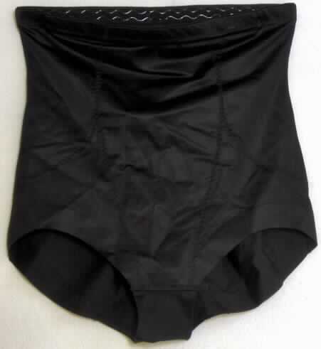 Miederhose, sog. Playtex Taillienformer Pure Control, Art. 004261, Größe EU 44, Foto siehe Anlage,
- aus ca. 0,6 mm dicken, einfarbigen Gewirken aus laut Antrag 74% Polyamid und 
  26% Elasthan (beides synthetische Chemiefasern),
- als kurze, klassische Miederhose gearbeitet; mit einer Seitenlänge von ca. 29 cm,
- über die Taille nach oben reichend, mit elastischen Bund,
- die Gewirke sind längselastisch, in der Querrichtung ist die Elastizität begrenzt; im 
  vorderen Bauchbereich und in Hüfthöhe doppellagig gearbeitet (ca. 0,9 mm),
- Gesäß im unteren Bereich durch Raffung der Mittelnaht leicht konvex ausgearbeitet,
- besitzt aufgrund der Materialzusammensetzung, der Schnittform (kurze Miederhose), der 
  Konstruktion und Verarbeitung die Eigenschaft, gewisse Teile des Körpers zu stützen 
  (damit kein Slip der Position 6108).

"Den Hüftgürteln ähnliche Ware, aus Gewirken, Miederhose"
