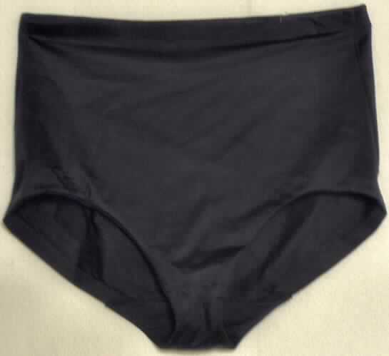 Leichte Miederhose, sog. Playtex Maxi Bauch weg Slip Pure Control, Art. 004260, Größe EU 42, Foto siehe Anlage,
- aus ca. 0,6 mm dicken, einfarbigen, elastischen Gewirken aus lt. Antrag 73% Polyamid 
  und 27% Elastan (beides synthetische Chemiefasern); im gesamten Vorderteil und der 
  rückwärtigen Hüftpartie doppellagig (ca. 1,0 mm) gearbeitet, 
- als Taillenslip gearbeitet,
- Gesäßteil durch Raffung der Mittelnaht leicht konvex gearbeitet,
- Beinausschnitte mit ca. 20 cm hohen Seitenteilen,
- mit Schrittfutter,
- besitzt aufgrund der Materialzusammensetzung, der Schnittform (Taillenslip), der 
  Konstruktion und Verarbeitung die Eigenschaft, gewisse Teile des Körpers zu stützen 
  (somit kein Slip der Pos. 6108).

"Den Hüftgürteln ähnliche Ware, aus Gewirken, Miederhose"