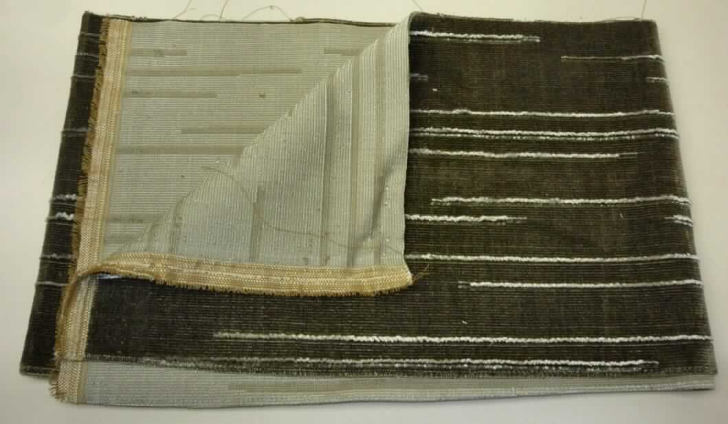 Samtgewebe, sog. Stoff, Art. Nr. 2614 01 bis 08 Giorgio, Foto siehe Anlage,
- als Meterware; laut Antrag mit einer Breite von 140 cm,
- laut Untersuchungsergebnis:
-- Kettsamt-Gewebe,
-- mit einem Flor aus künstlichen Chemiefasern (Viskose) und einem Grund laut Antrag aus Baumwolle,
-- aufgeschnitten.

"Samt, gewebt, keine Ware der Positionen 5802 oder 5806, aus Chemiefasern, Kettsamt"