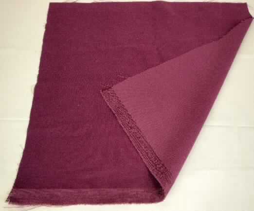 Samtgewebe, sog. Polsterstoff, Artikel Novello, Foto siehe Anlage,
- als Meterware; mit einer Breite von mehr als 30 cm,
- laut Untersuchungsergebnis:
-- Kettsamt aus synthetischen Chemiefasern (laut Antrag Polyester),
-- aufgeschnitten.

"Samt, gewebt, keine Ware der Positionen 5802 oder 5806, aus Chemiefasern, Kettsamt"