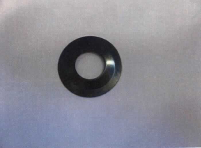 Es handelt sich um dünne, leicht gewölbte Unterlegscheiben (Durchmesser: ca,. 2,5 cm) aus einer Nickel-Chrom-Kobalt-Molybdän-Legierung (mit gewichtsmäßig vorherrschendem Nickel-Anteil), die mittig eine kreisrunde Lochung aufweisen. Die Erzeugnisse werden in Abgasturbolader verbaut und dienen dort als Abstandhalter.
-Antragstellerangaben-

Abbildung siehe Anlage.

Derartige Erzeugnisse gehören als "andere Waren aus Nickel, andere als im TARIC Code 7508 1000 00 genannte" zum TARIC-Code 7508 9000 00.