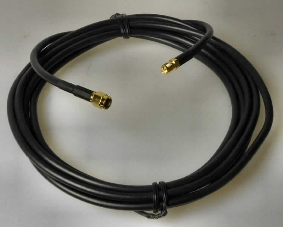 Antennenverlängerungskabel
- aus einem ca. 3 m langen Koaxialkabel mit je einem R-SMA-Stecker (Male) und einer R-SMA-Buchse (Female) an den Enden,
- für eine Spannung von max. 1.000 V und eine Stromstärke von 4 A,
- zur Verwendung als Verlängerungskabel für den Anschluss von WLAN-Antennen.

Die Ware ist als "Koaxialkabel mit Anschlussstücken, nicht von Taric-Unterposition 8544 2000 10 erfasst" einzureihen.
