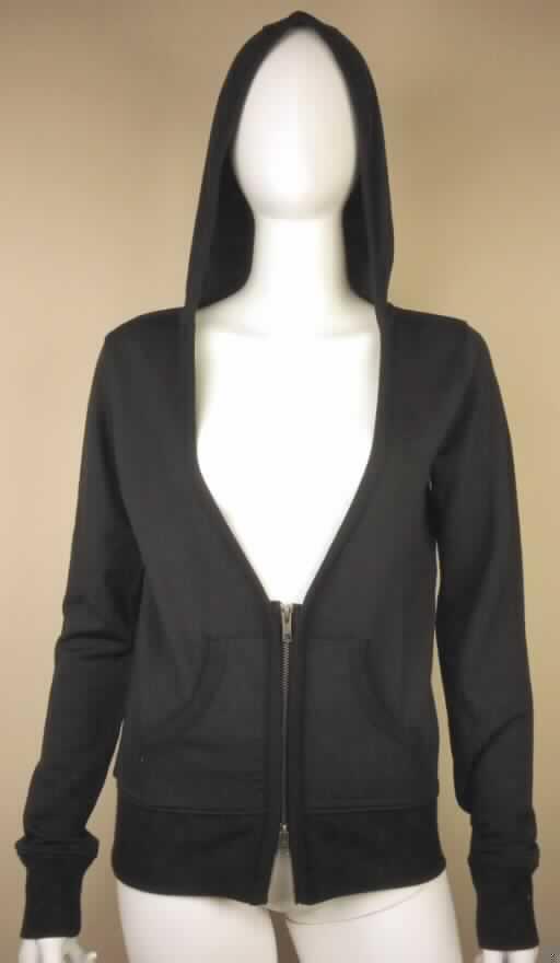Blousonähnliches Kleidungsstück, sog. Strickjacke, Airlie Beach Hoodie W1107PP, Größe S,
Foto siehe Anlage,
- aus 1,2 mm dicken, einfarbigen Gewirken aus lt. Antrag 100% Merinowolle,
- über die Taille reichend (Rückenlänge: 60 cm),
- mit Kapuze, 
- mit einem halsfernen, V-förmigen Halsausschnitt,
- mit einer durchgehenden Öffnung mit Reißverschluss, ohne Überlappung,
- ohne Merkmale, die auf einen bestimmten Trägerkreis hinweisen (unisex),
- mit langen Ärmeln, die über den unteren Rand des Kleidungsstücks hinausreichen; an den
  Ärmelenden mit gerippten Bündchen, 
- mit zwei aufgesetzten, offenen Taschen unterhalb der Taille,
- am unteren Rand mit einem gerippten, leicht verengenden Bund,
- erfüllt die Merkmale zur Einreihung als Blouson (u. a. somit keine Jacke der Position
  6104 und auch kein Kleidungsstück der Position 6110).

"Blousonähnliches Kleidungsstück, aus Gewirken, aus Wolle, für Frauen"