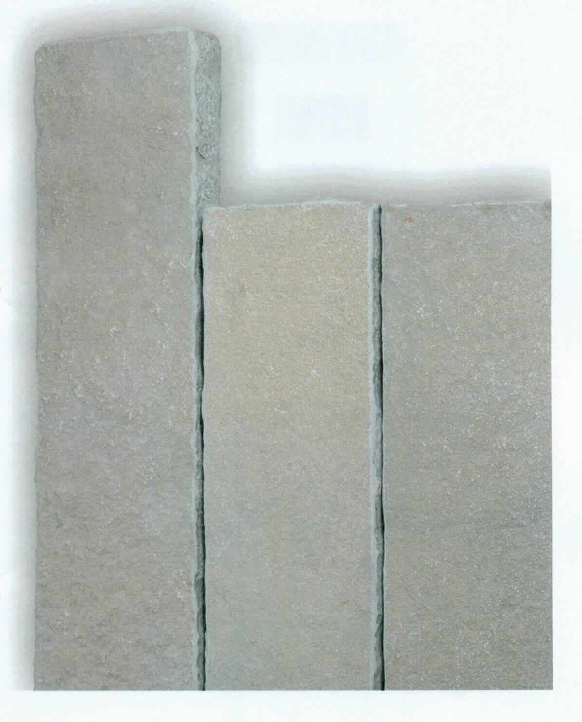 Angaben:
Palisaden -7-9x25 cm- MARRAKESCH BEIGE 
Bearbeitung: Oberfläche spaltrau, Kanten gefast, zwei gegenüberliegende Seiten sehr eben gespalten, getrommelt
Farbe: ocker-beige
Material: Kalkstein 
Herkunft: Indien 
Größe: 7-9x25x50 cm 30 kg/Stück 
Größe: 7-9x25x75 cm 45 kg/Stück 
Größe: 7-9x25x100 cm 60 kg/Stück

Befund:
Bearbeitete Werksteine und Waren daraus