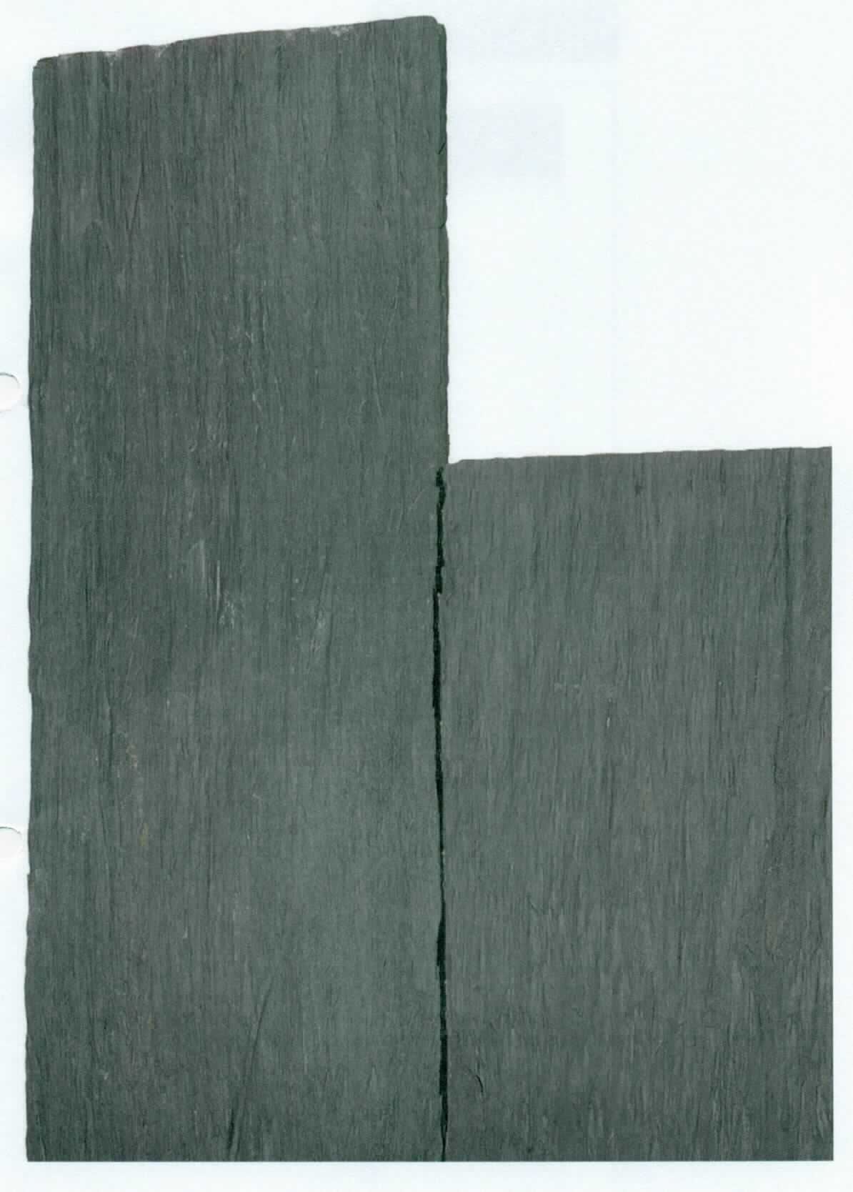 Angaben:
Palisaden -3-7x50cm- GRAPHIT 
Bearbeitung: Oberfläche spaltrau, Stirnseiten gesägt, Längsseiten gespalten
Farbe: schwarz-anthrazit
Material: Schiefer 
Herkunft: Portugal 
Größe: 3-7x50x100 cm 70 kg/Stück 
Größe: 3-7x50x150 cm 105 kg/Stück 
Größe: 3-7x50x200 cm 140 kg/Stück 
Größe: 3-7x50x250 cm 205 kg/Stück 
Größe: 3-7x50x300 cm 210 kg/Stück

Befund:
Tonschiefer, auch grob behauen oder durch Sägen oder auf andere Weise lediglich zerteilt, in Blöcken oder in quadratischen oder rechteckigen Platten