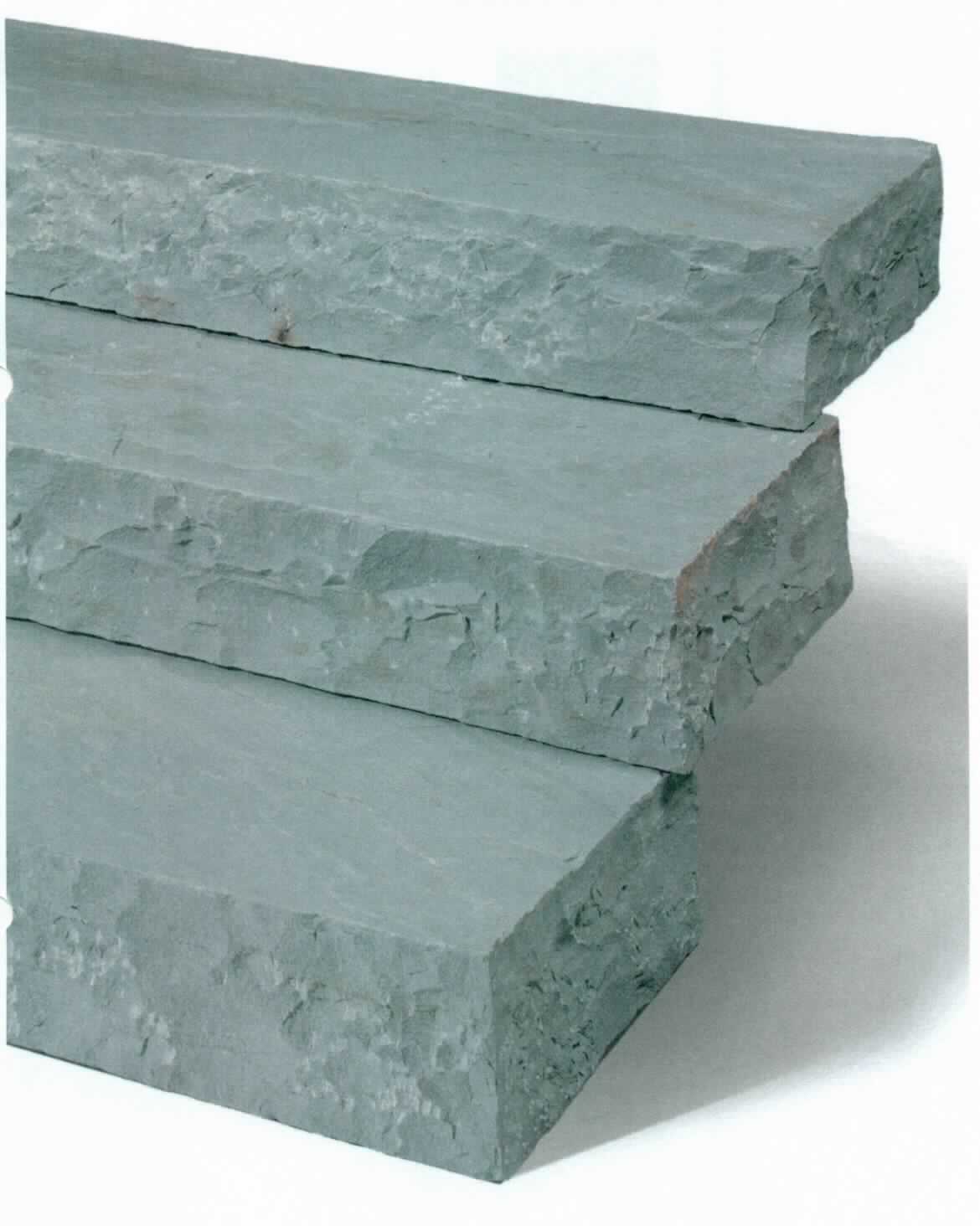 Angaben:
Blockstufen, ATLAS 
Bearbeitung: Oberfläche spaltrau, Seiten eben nachgespitzt, Unterseite kalibriert
Farbe: grau
Material: Sandstein 
Herkunft: Indien 
Größe: 15x35x100 cm 140 kg/Stück 
Größe: 15x35x120 cm 168 kg/Stück 
Größe: 15x35x150 cm 210 kg/Stück
Größe: 15x35x200 cm 280 kg/Stück

Befund:
Bearbeitete Werksteine und Waren daraus