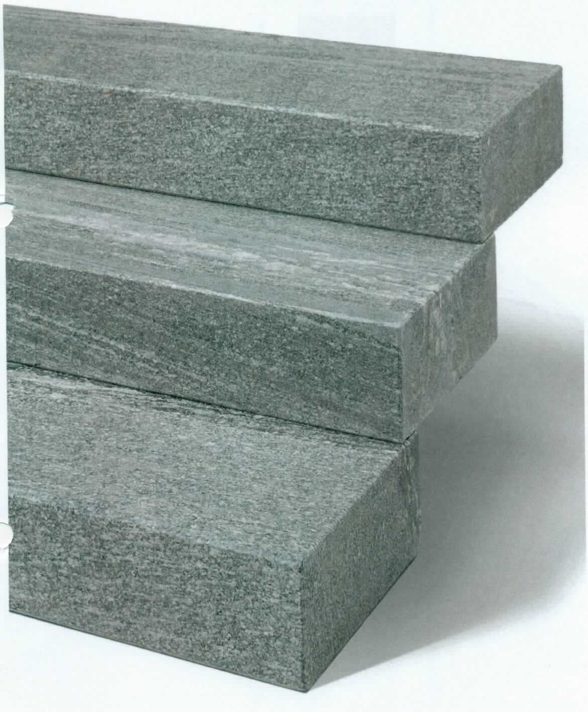 Angaben:
Blockstufen, BIASCA EXACTA -satiniert- 
Bearbeitung: allseits geflammt & gebürstet, Längskanten 7 mm/45°, sonst 4 mm/45° gefast 
Farbe: silbergrau-liniert 
Material: Gneis 
Herkunft: China 
Größe: 15 x 35 x 50 cm 75 kg / Stück 
Größe: 15 x 35 x 80 cm 120 kg / Stück 
Größe: 15 x 35 x 100 cm 150 kg / Stück 
Größe: 15 x 35 x 120 cm 180 kg / Stück 
Größe: 15 x 35 x 150 cm 220 kg / Stück

Befund:
Bearbeitete Werksteine und Waren daraus