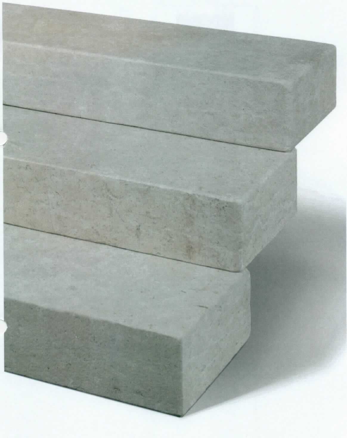 Angaben:
Blockstufen VIA CORONA -antik- 
Bearbeitung: allseits gesägt & aufgerauht, Kanten leicht antik abgerundet
Farbe: creme-beige
Material: Kalkstein
Herkunft: Ägypten 
Größe: 15x35x100 cm  145 kg/Stk

Befund:
Bearbeitete Werksteine und Waren daraus