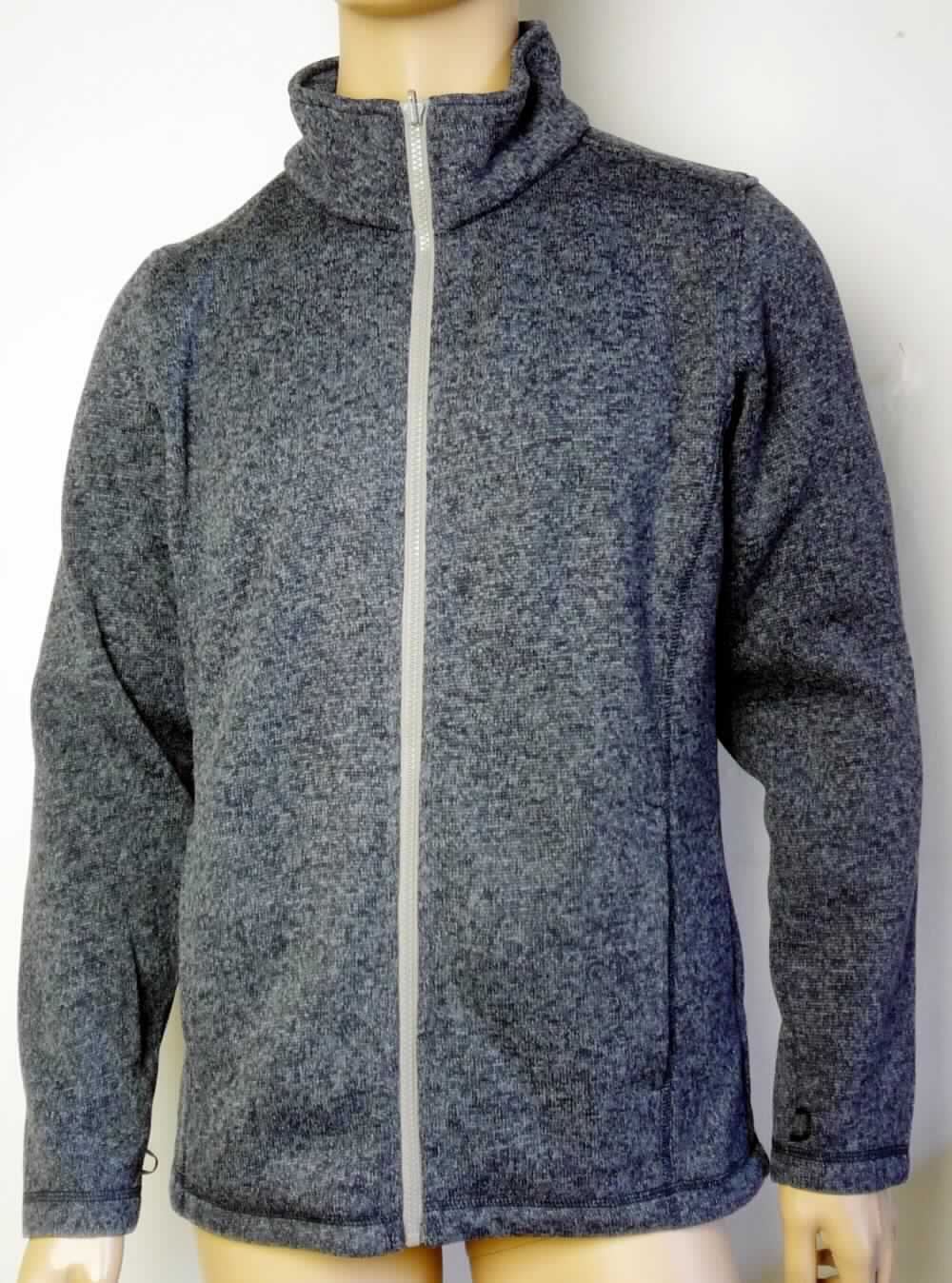 Jacke, sog. Men`s knit Fleece Jacket, Art. 7720, Größe M, Foto siehe Anlage,
- aus ca. 1,7 mm dicken, einseitig (Innenseite) gerauten, buntgewirkten Gewirken (melierte Garne) aus laut 
  Antrag 100 % Polyester (synthetische Chemiefasern),
- über den Schritt reichend (Rückenlänge: ca. 75 cm), 
- mit einem Stehkragen,
- mit einer durchgehenden Öffnung mit Reißverschluss,
- ohne Hinweise auf den Trägerkreis (unisex),
- mit langen Ärmeln, an den Ärmelenden gesäumt,
- vorn mit zwei eingesetzten, offenen Taschen unterhalb der Taille,
- in Längsbahnen gearbeitet,
- am unteren Rand durch Umschlagen und Festnähen gesäumt,
- stellt sich aufgrund des Schnitts als Jacke dar, somit keine Strickjacke.

"Jacke, aus Gewirken, für Frauen, aus synthetischen Chemiefasern"