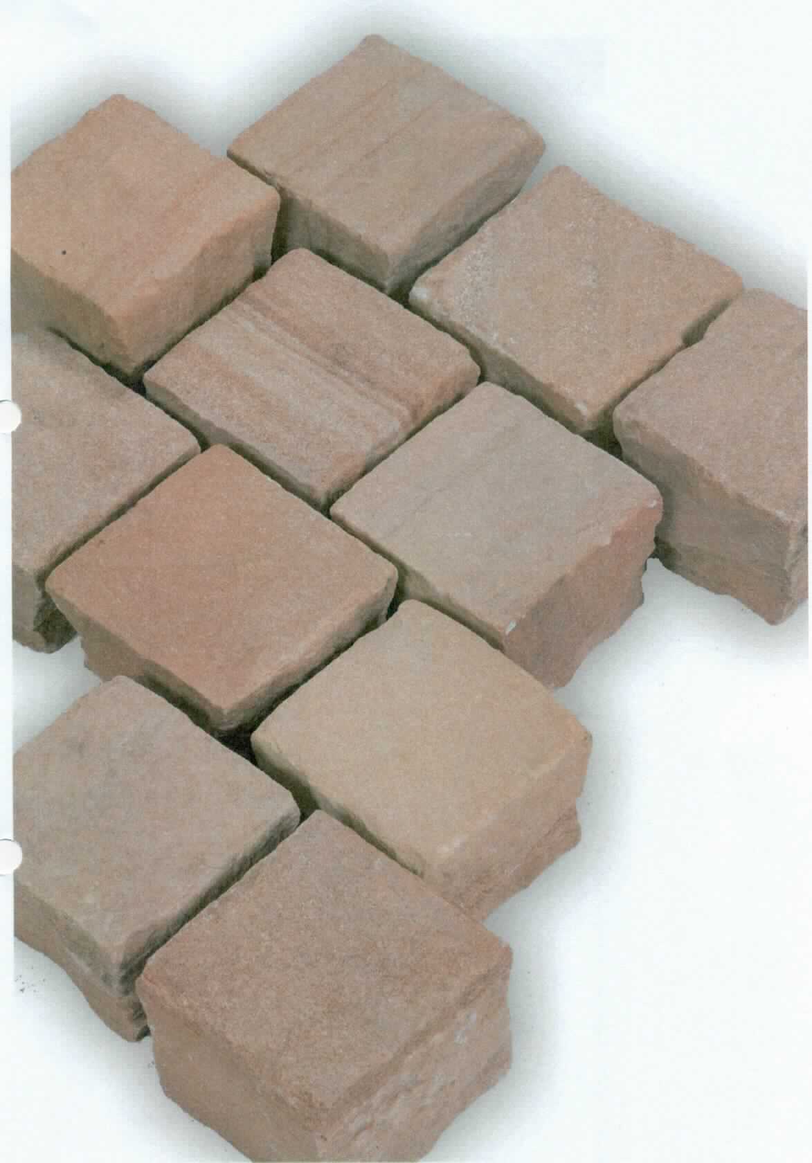 Angaben:
Pflastersteine ARAVALLI, - geflammt - 
Bearbeitung: Oberfläche geflammt, Seiten gespalten 
Farbe: terracotta-orange 
Material : Sandstein 
Größe: 10 x 10 x 8 cm (8/10)

Befund:
Bearbeitete Werksteine und Waren daraus
