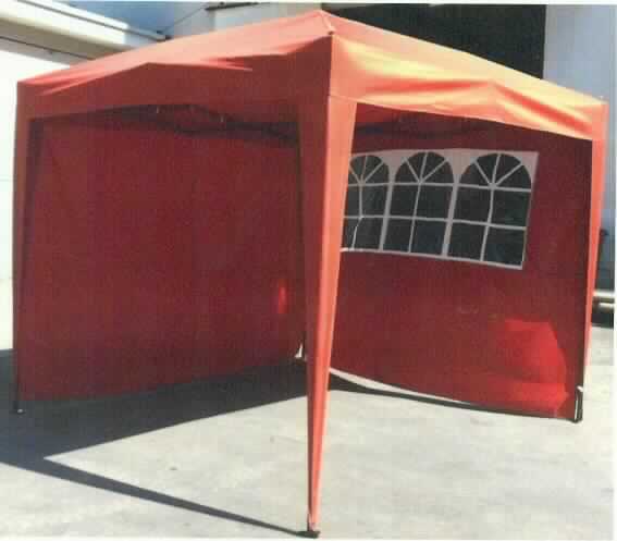 Zelt, sog. Faltpavillon terra, Artikel 174833, Foto siehe Anlage,
- anhand eines Fotos und zweier Gewebeabschnitte veranschaulicht,
- als Gartenpavillon gearbeitet,
- laut Antrag:
-- mit einer quadratischen Grundfläche von 2,70 m x 2,70 m und einer Höhe von 2,70 m,
-- mit einer Grundkonstruktion aus Stahl,
-- mit einer Dachbespannung aus ca. 0,4 mm dicken, einfarbigen Geweben aus laut Antrag Polyester
   (synthetische Chemiefasern); einseitig (Innenseite) mit dem bloßen Auge wahrnehmbar mit Kunststoff
   (laut Antrag Polyvinylchlorid; kein Zellkunststoff) überzogen (Gewebe der Position 5903),
-- mit Seitenteilen aus ca. 0,5 mm dicken, einfarbigen Geweben aus laut Antrag Polyester (synthetische
   Chemiefasern); laut Antrag mit Polyvinylchlorid (Kunststoff) überzogen; der Überzug ist mit dem bloßen
   Auge nicht wahrnehmbar (keine Meterware der Position 5903 oder des Kapitels 39),
-- in drei Seitenteilen mit eingesetzten Sichtfenstern aus laut Antrag Polyvinylchlorid (Kunststoff),
- bildet in zugezogenem Zustand einen geschlossenen Raum, die Ware erfüllt daher die Begriffsbestim-
  mung für ein Zelt,
- durch Zusammenfügen konfektioniert,
- im Hinblick auf die Verwendung als Zelt bestimmen die Materialien der Dachbespannung und der Seiten-
  teile (Gewebe) den Charakter der Ware.

"Zelt aus Spinnstoffen, aus synthetischen Chemiefasern"