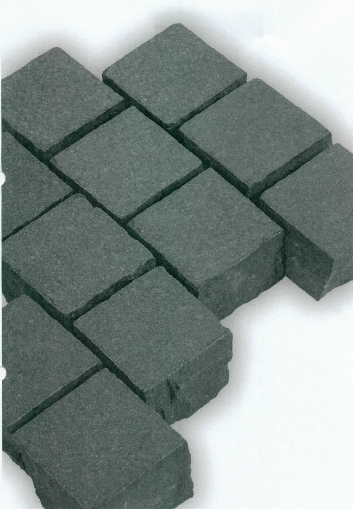 Angaben:
Pflastersteine NERO MARACANA EXACTA, - geflammt - 
Bearbeitung: Oberfläche gesägt & geflammt, Seiten gespalten, Unterseite gesägt
Farbe: schwarz 
Material: Gabbro 
Herkunft: China 
Größe: 10 x 10 x 8 cm

Befund:
Bearbeitete Werksteine und Waren daraus
