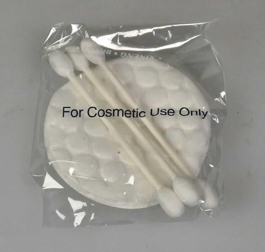 Waren aus Watte, sog. Hygiene Set, Muster Nr. VI, Foto siehe Anlage,
- jeweils drei Wattepads und drei Wattestäbchen sind in einem Polybeutel und zusätzlich in einer kleinen 
  Pappschachtel gemeinsam verpackt,
- keine Einreihung als Warenzusammenstellung, da beide Waren von derselben Unterposition erfasst werden,
- Wattepads:
-- in runder Form zugeschnitten (damit konfektioniert), mit einem Durchmesser von ca. 5,7 cm und einer Dicke von
   ca. 2 mm, 
-- aus gebleichter, hydrophiler Baumwolle,
-- beidseitig geprägt,
- Wattestäbchen:
-- aus zwei Wattetupfballen aus gebleichter, hydrophiler Baumwolle, die an den beiden Enden eines Stäbchens
   aus augenscheinlich Papier befestigt sind (somit konfektioniert),
-- im Hinblick auf die Verwendung bestimmen die Wattetupfballen gegenüber dem Papier den Charakter der Ware,
- die Waren sind nicht in einem wieder verwendbaren Behältnis verpackt, damit keine Ware der Position 9605.

"Ware aus Watte (Wattepads bzw. Wattestäbchen), aus hydrophiler Baumwolle"