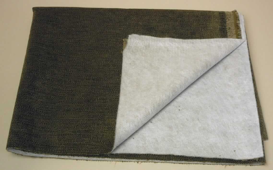 Textillaminat, sog. Möbelbezugsstoff Uruguay, Foto siehe Anlage,
- als Meterware; mit einer Breite laut Antrag von 140 cm,
- laut Untersuchungsergebnis:
-- aus zwei mit ihrer ganzen Fläche aufeinander liegenden und so miteinander durch Kleben verbundenen Lagen:
--- mit einer Oberlage (Schauseite) aus aufgeschnittenem Schusssamtgewebe (Rippenschusssamt) 
    mit einem Flor aus synthetischen Mikrofasern (Polyester und Polyamid) und einem Grund aus synthetischen
    Chemiefasern,
--- mit einer Unterseite aus einem weißen Kettengewirke (Nähwirktechnik) aus synthetischen Chemiefasern;
    keine Elastomergarne oder Kautschukfäden enthaltend,
- insbesondere im Hinblick auf die Verwendung als Möbelbezugsstoff bestimmt das die Schauseite bildende
  Samtgewebe den Charakter der Ware.

"Samt, gewebt, keine Ware der Position 5802 oder 5806, aus Chemiefasern, Rippenschusssamt, aufgeschnitten"