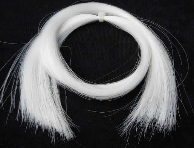 Synthetische Monofile, sog. Synthetikhaar RE Hair, Foto siehe Anlage,
- laut Antrag:
-- als Meterware, sog. Endlos-Strangware (in Strängen mit einer Schnur zusammen gebunden),
-- mit einem Durchmesser von unter 1 mm,
-- mit einem Titer von mehr als 67 dtex,
-- 100 % Polyamid,
-- kein Elastomer, 
- keine Ware der Position 6703, da noch nicht für die Herstellung von Perücken und ähnlichen Waren zugerichtet.

"Synthetische Monofile von mehr als 67 dtex und einem größten Durchmesser von weniger als 1 mm, aus 
 Polyamid"