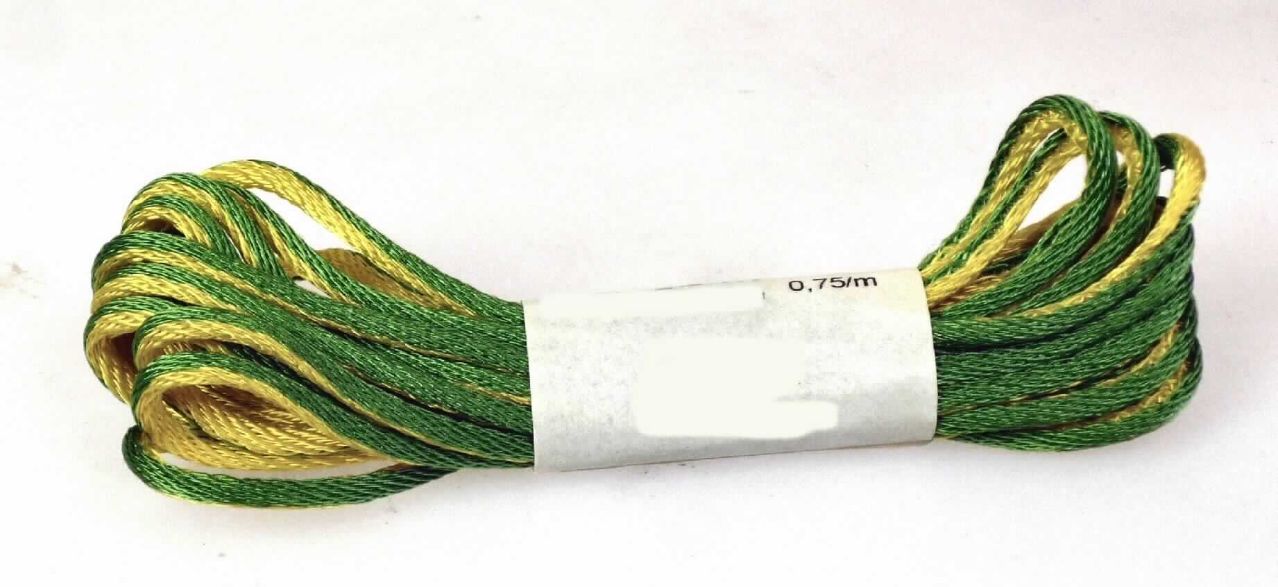 Bindfaden, sog. Kordel, Art.-Nr. 396-007, Foto siehe Anlage,
- laut Untersuchungsergebnis:
-- Rundgeflecht, in Form eines schlauchgewebeähnlichen Erzeugnisses in der Art einer Kordel (spiralartig in 
   der Ware rund laufender "Schussfaden"); jedoch kein Schlauchgewebe im Sinne der Anmerkung 5 Absatz 1 b) 
   Kapitel 58,
-- mit einem Durchmesser von ca. 2 mm,
-- aus überwiegend künstlichen Filamenten (Acetat; künstliche Chemiefasern) sowie Monofilamenten aus Polyamid 
   (synthetische Chemiefasern).

"Bindfaden, aus künstlichen Chemiefasern"