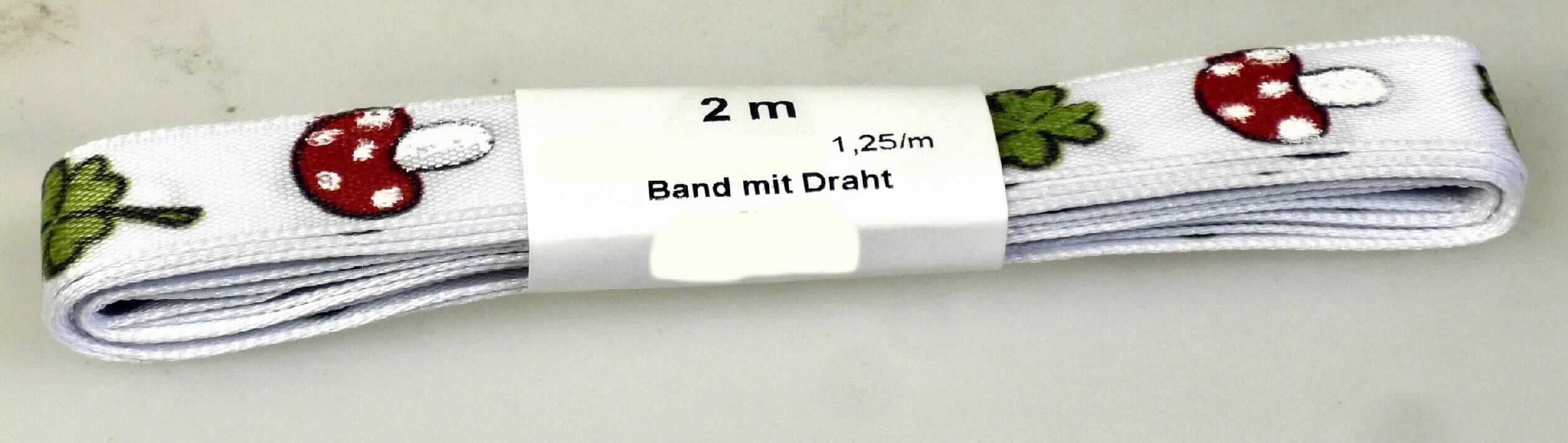 Band, sog. Band mit Draht, Art.-Nr. 393-122, Foto siehe Anlage,
- mit einer Pappbanderole versehen,
- als Meterware, mit einer Breite von ca. 1,3 cm und einer Länge von lt. Antrag 2 m,
- aus bedruckten Geweben aus lt. Antrag Polyester (synthetische Chemiefasern), 
- an beiden Rändern mit einem dünnen Metalldraht verstärkt,
- mit echten Webkanten an beiden Längsseiten,                                                  
- kein Band aus Samt, Plüsch, Chenille- oder Schlingengewebe,
- keine Elastomergarne oder Kautschukfäden enthaltend.

"Band, keine Ware der Position 5807, anderes als in den Unterpositionen 5806 10 und 5806 20 genannte, 
 aus Chemiefasern, mit echten Webkanten"