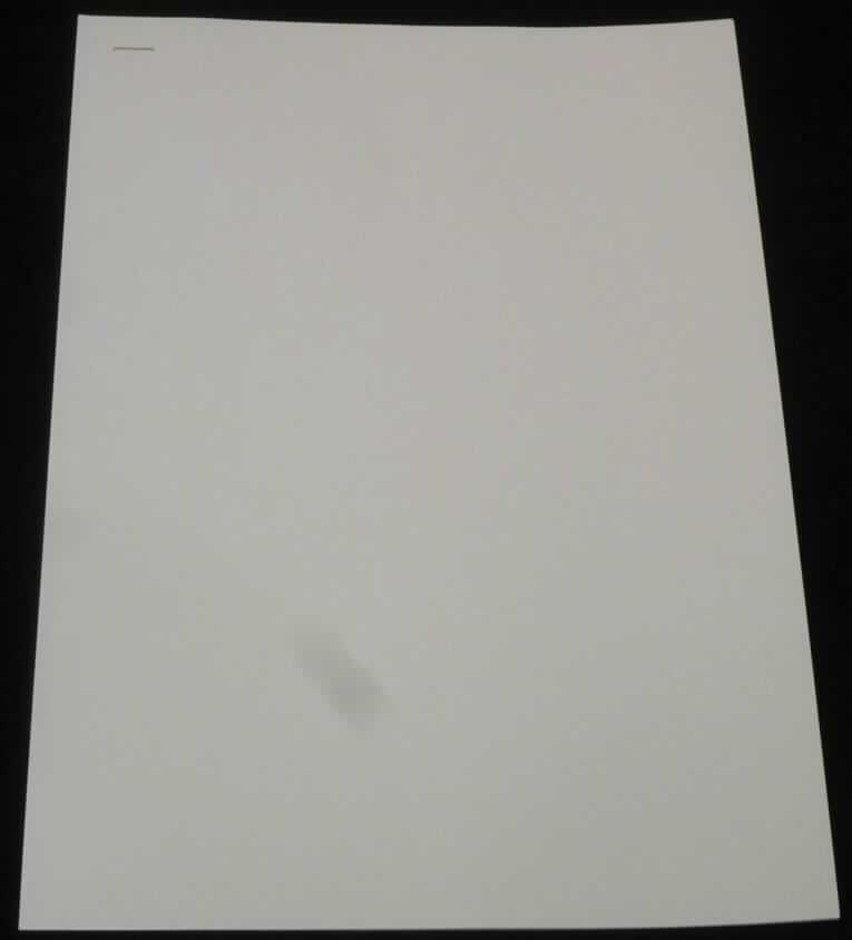 Bei dem vorliegenden, als "Photo-Paper" bezeichneten Erzeugnis handelt es sich nach den vorgelegten Warenmustern und den ergänzenden Angaben des Antragstellers um einseitig glänzendes, mit anorganischen Stoffen gestrichenes Papier aus hauptsächlich gebleichtem, chemischem Halbstoff aus Holz, mit einem auf die Gesamtfasermenge bezogenen Gehalt an Sulfat- oder Natronzellstoff von mehr als 80 GHT, und in geringem Umfang Bastfasern. Es hat ein Quadratmetergewicht von weniger als 150 g, weist einen Aschegehalt von mehr als 3 GHT und einen Weißgrad (Reflexionsfaktor) von mehr als 60% auf. Es wird in ungefalteten Bogen (Formate DIN A4 und DIN A3) eingeführt, die zu je 50 Blatt verpackt sind.

Derartige Waren gehören als "Kraftpapiere und -pappen, einseitig mit anorganischen Stoffen gestrichen, von der Art wie sie als Schreibpapiere, Druckpapiere oder als Papiere zu anderen grafischen Zwecken verwendet werden, ohne Gehalt an Fasern in einem mechanischen oder chemisch-mechanischen Aufbereitungsverfahren gewonnen, in Bogen, die ungefaltet auf einer Seite nicht mehr als 435 mm und auf der anderen Seite nicht mehr als 297 mm messen" zum TARIC-Code 4810 14 00 80.