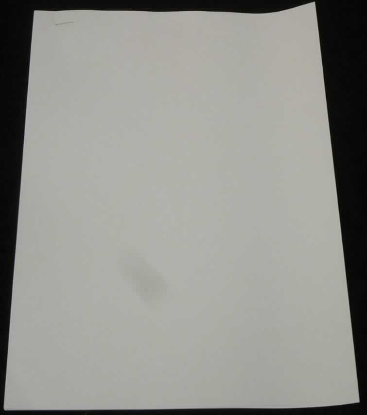 Bei dem vorliegenden, als "Photo-Paper" bezeichneten Erzeugnis handelt es sich nach den vorgelegten Warenmustern und den ergänzenden Angaben des Antragstellers um einseitig mit anorganischen Stoffen gestrichenes Papier aus hauptsächlich gebleichtem, chemischem Halbstoff aus Holz, mit einem auf die Gesamtfasermenge bezogenen Gehalt an Sulfat- oder Natronzellstoff von mehr als 80 GHT, und in geringem Umfang Bastfasern. Es hat ein Quadratmetergewicht von weniger als 150 g, weist einen Aschegehalt von mehr als 3 GHT und einen Weißgrad (Reflexionsfaktor) von mehr als 60% auf. Es wird in ungefalteten Bogen (Format DIN A4) eingeführt, die zu je 100 Blatt verpackt sind.

Derartige Waren gehören als "Kraftpapiere und -pappen, einseitig mit anorganischen Stoffen gestrichen, von der Art wie sie als Schreibpapiere, Druckpapiere oder als Papiere zu anderen grafischen Zwecken verwendet werden, ohne Gehalt an Fasern in einem mechanischen oder chemisch-mechanischen Aufbereitungsverfahren gewonnen, in Bogen, die ungefaltet auf einer Seite nicht mehr als 435 mm und auf der anderen Seite nicht mehr als 297 mm messen" zum TARIC-Code 4810 14 00 80.