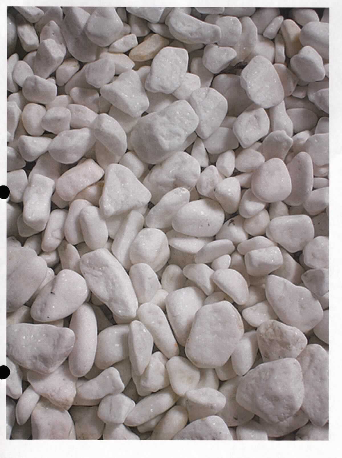 Angaben:
Kies THASSOS
Bearbeitung: getrommelt
Farbe: weiß
Material: Marmor 
Herkunft: Griechenland 
Größe: 8-16 mm  
Größe: 16-25 mm  
Größe: 25-40 mm  
Größe: 40-60 mm  
Größe: 60-100 mm 
 
Befund:
Bearbeitete Werksteine und Waren daraus