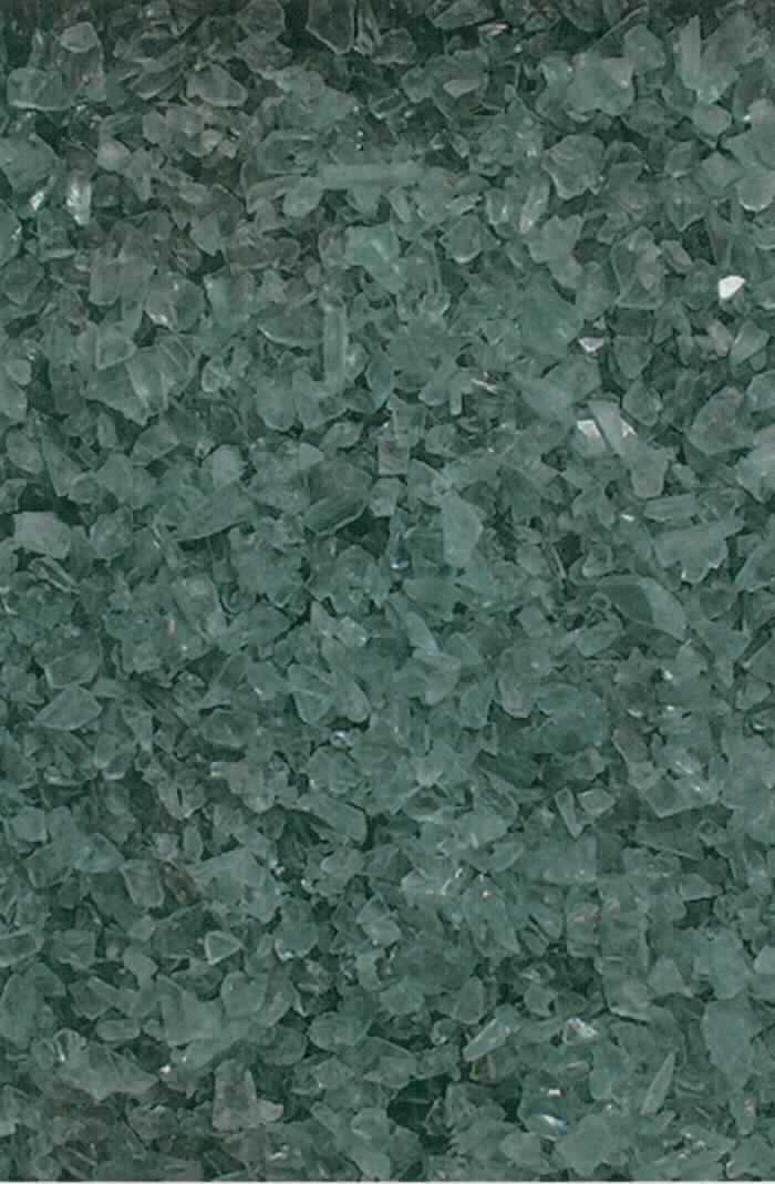 Scherben von Glas, sog. Splitt GLAS -hellgrün-, Artikel SG3260106, Foto siehe Anlage,
- ein Warenmuster wurde nicht vorgelegt; die Einreihung erfolgt anhand der Antragsangaben,
- in Form von unregelmäßig geformten Brocken aus Glas,
- mit unregelmäßigen Bruchkanten (ohne scharfe Kanten),
- laut Antrag mit einer Größe (Körnung) von 5 mm bis 10 mm,
- soll zu Dekorationszwecken im Gartenbereich verwendet werden,
- aufgrund der Größe der Glasstücke kein Glas der Position 3207.

"Bruchglas und andere Abfälle und Scherben von Glas"