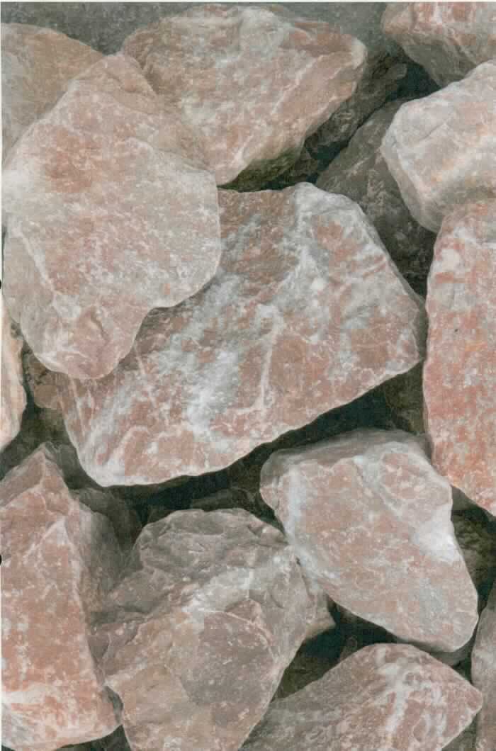Angaben:
Brocken / Gabionenfüllung ROUGE IMPERIAL 
Bearbeitung: gebrochen 
Farbe: rot-weiß 
Material: Marmor 
Herkunft: Belgien 
Größe: 60-100 mm 

Befund:
Körnungen/Granalien, Splitter und Mehl von Steinen der Position 2515