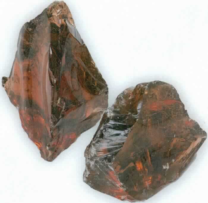 Scherben von Glas, sog. Brocken/ Gabionenfüllung GLAS -hellbraun, Artikel SG31053385, Foto siehe Anlage,
- ein Warenmuster wurde nicht vorgelegt; die Einreihung erfolgt anhand der Antragsangaben,
- in Form von unregelmäßig geformten Brocken aus Glas,
- mit unregelmäßigen Bruchkanten (ohne scharfe Kanten),
- laut Antrag mit einer Größe (Körnung) von 8 cm bis 10 cm,
- soll zur Befüllung von Gabionen verwendet werden.

"Bruchglas und andere Abfälle und Scherben von Glas"