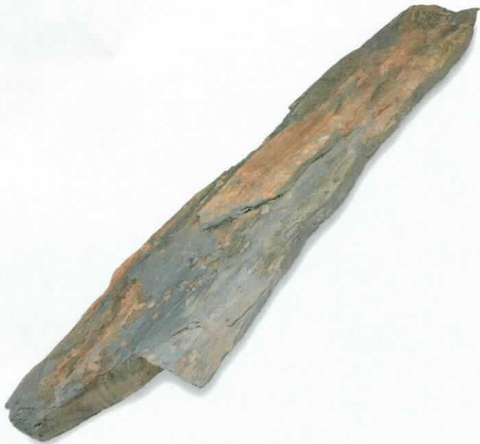 Angaben:
Findlinge MONOLITH 
Bearbeitung:gebrochen
Farbe: braun-bunt 
Material: Schiefer 
Herkunft: Frankreich
Größe: 50-300 cm 

Befund:
Tonschiefer, auch grob behauen