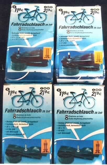 Angaben des Antragstellers:
Fahrradschläuche in einem Karton mit verschiedenen Schläuchen:
4 Schläuche 45.290 26'' Dunlopventil
4 Schläuche 45.292 28'' Dunlopventil
6 Schläuche 45.293 26'' Schraderventil
4 Schläuche 45.295 28'' Schraderventil

Die Schläuche bestehen aus Weichkautschuk.

Ein Warenmuster wurde nicht vorgelegt.