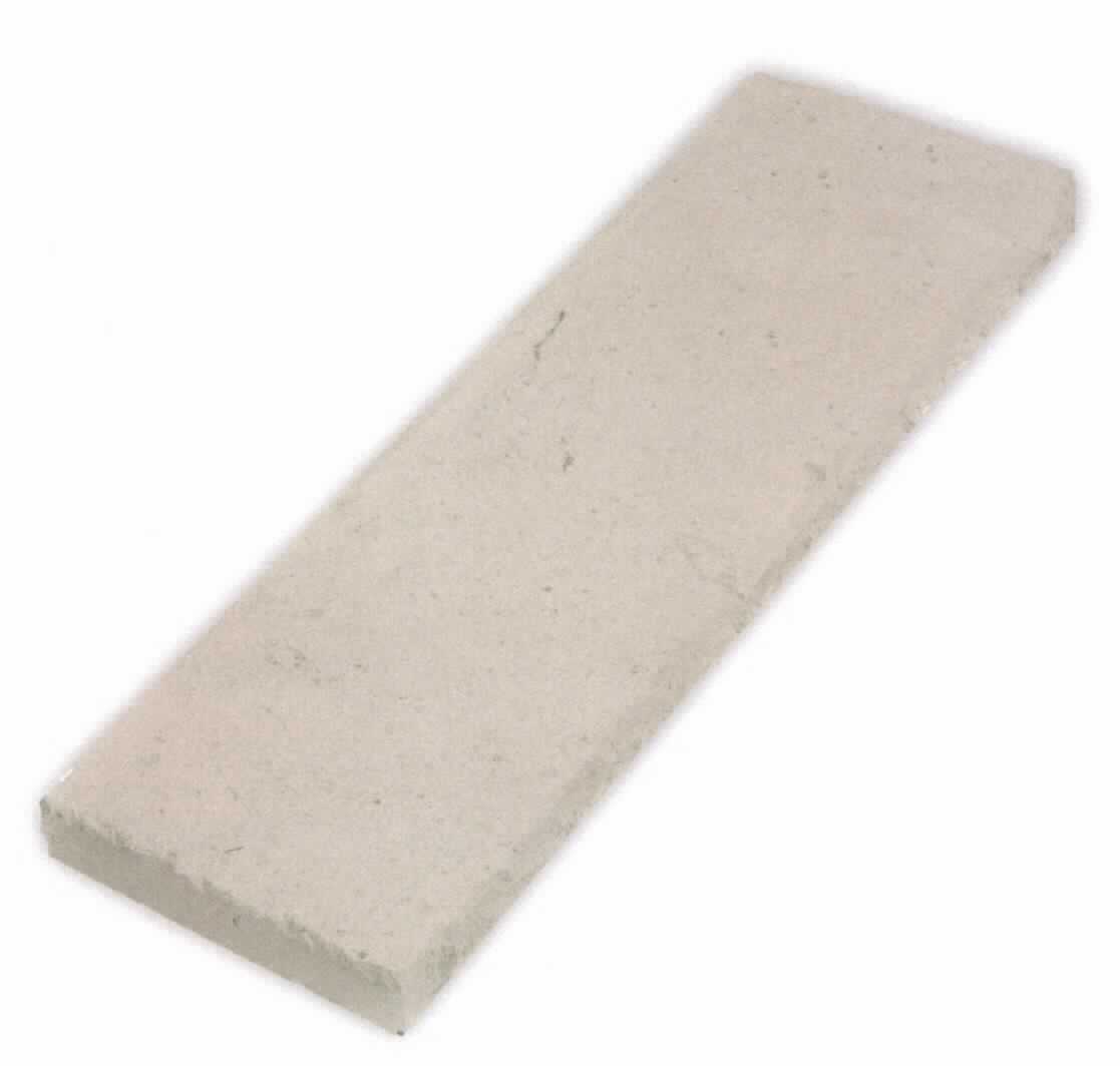 Angaben:
Abdeckplatten ARAMIS -antik- 
Bearbeitung: Oberseite geschliffen, Unterseite gestockt, beide Längsseiten bossiert, Köpfe gesägt, getrommelt 
Farbe: gelb-beige 
Material: Kalkstein 
Herkunft: Türkei 
Größe: 6 x 30 x 65-100 cm 45 kg / lfm

Befund:
Bearbeitete Werksteine und Waren daraus