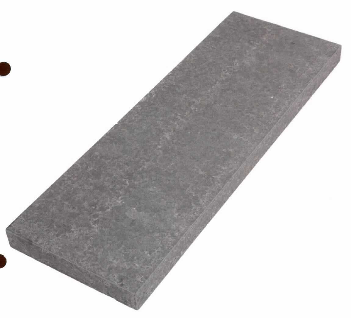Angaben:
Abdeckplatten / Trittstufen SANOKU ELEGANCE -satiniert- 
Bearbeitung: allseits geflammt & satiniert, Kanten gefast 
Farbe: anthrazit-schwarz 
Material: Basalt 
Herkunft: Vietnam 
Größe: 6 x 35 x 100 cm 65 kg / Stück

Befund:
Bearbeitete Werksteine und Waren daraus