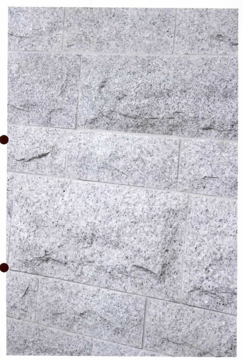 Angaben:
Verblender BRAVO BROOKSTONE 
Bearbeitung: Oberfläche bossiert, Rückseite & Seiten gesägt 
Farbe: edelgrau 
Material: Granit 
Herkunft: China 
Größe: 20-30 x 9 x 2-4 cm 85 kg / qm 
Größe: 30-40 x 14 x 2-4 cm 85 kg / qm 
Größe: 40-50 x 19 x 2-4 cm 85 kg / qm
 
Befund:
Bearbeitete Werksteine und Waren daraus