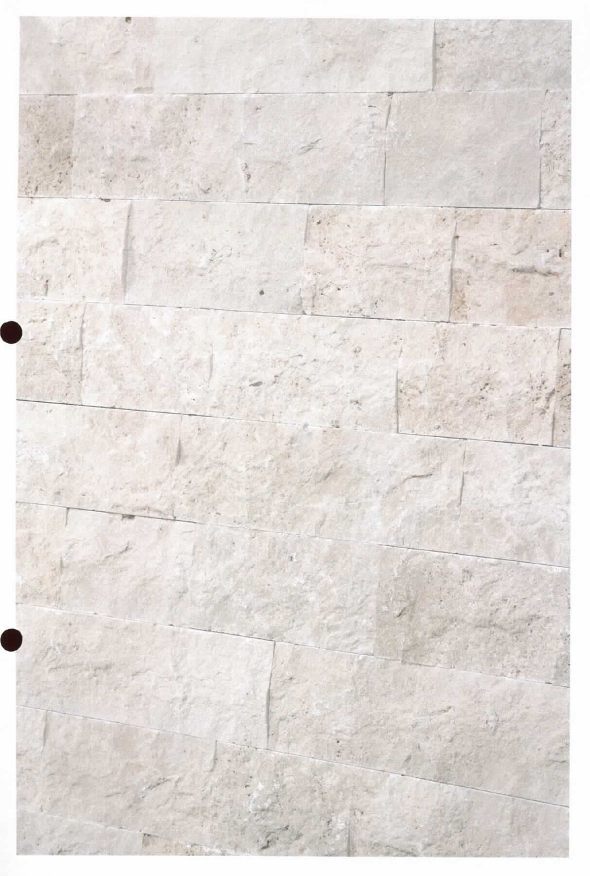 Angaben:
Verblender VANILLA ROMANA® BROOKSTONE 
Bearbeitung: Oberfläche naturrau, Seiten gesägt 
Farbe: creme-beige 
Material: Travertin 
Herkunft: Türkei 
Größe: 15/20/30 x 10 x 2-3,5 cm 75 kg / qm

Befund:
Travertin, auch grob behauen oder durch Sägen oder auf andere Weise lediglich zerteilt, in Blöcken oder in quadratischen oder rechteckigen Platten