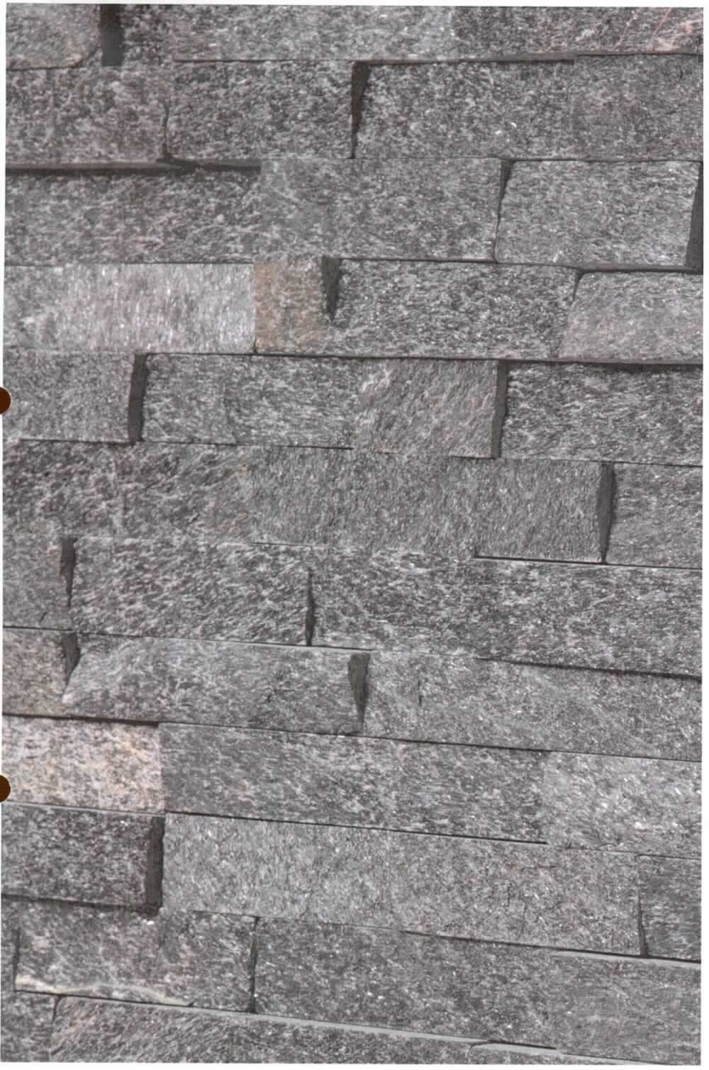 Angaben:
Verblender MAGMA ROX 
Bearbeitung: Oberfläche naturrau, Seiten gesägt, als System verklebt, zur einfachen Montage Z-Typ, Rückseite gesägt & eben 
Farbe: schwarz 
Material: Quarzit 
Herkunft: China 
Größe: 55/60x15x2,5-3,5 cm 75 kg / qm

Befund:
Bearbeitete Werksteine und Waren daraus