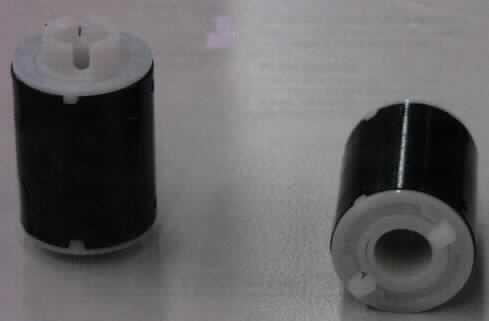 Überlast-Trennkupplung, sog. Magnetkupplung, aus zwei konzentrisch ineinander und drehbar gegeneinander gelagerten zylindrischen Trommeln aus weißem Kunststoff (Polyacetal) mit metallenem Mantel, Länge: ca. 35 mm, Außendurchmesser: 20 mm, Innendurchmesser: 8 mm, im Inneren mit permanentmagnetischen Rotorabschnitten, zur Übertragung von Drehmomenten zwischen Innen- und Außentrommel bis max. 0,09 Nm, zum Einbau in Drucker als selbstauslösende Sicherheitskupplung zwischen rotierenden Wellenabschnitten.

Die Ware ist als "Schaltkupplung, nicht aus gegossenem Eisen oder Stahl, nicht für zivile Luftfahrzeuge" einzureihen.