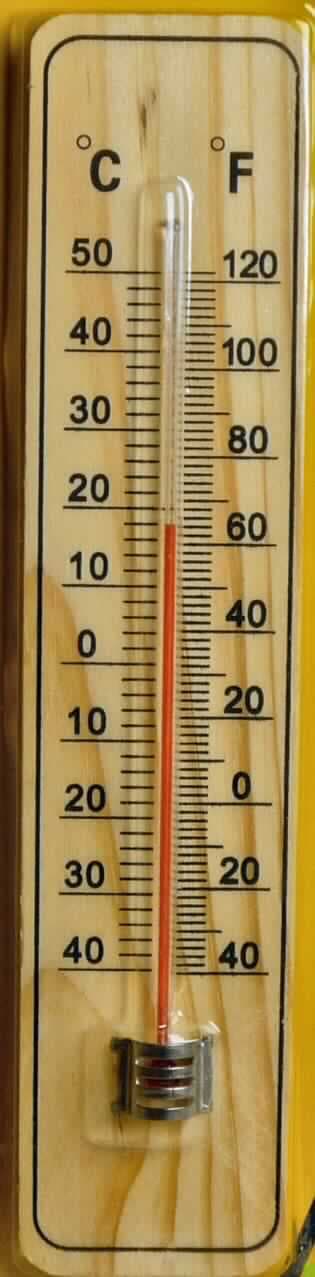 Bei dem Erzeugnis handelt es sich um ein Thermometer aus Holz (ca. 4,2 x 22 x 0,7 cm). 
Auf der Vorderseite sind zwei Skalen (-40 bis + 50 Grad und -40 bis +120 Fahrenheit) mit einem Flüssigkeitsthermometer angebracht. Das Steigrohr mit Vorratsgefäß ist mittels einer Metallbindung befestigt. Abbildung siehe Anlage. 

Die in einer Blisterverpackung verpackte Ware ist als "Thermometer, nicht mit anderen Instrumenten kombiniert, unmittelbar ablesbar, flüssigkeitsgefüllt, andere als Fieberthermometer, andere als für zivile Luftfahrzeuge" einzureihen.