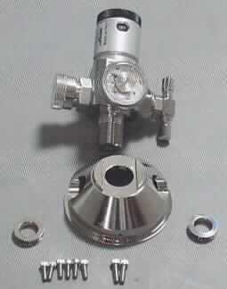 Durchflussregelventil für Gasflaschen als kombinierte Maschine in einem gemeinsamen Gehäuse mit einem Druckminderventil und einem Durchflussmesser (Manometer), 
- aus einem Gehäuse aus Edelstahl mit Kolben, Befestigungsuntersatz, Handrad,
  Flaschenanschluss, aus Messing, 
- zum Regulieren und Aufrechterhalten eines regelmäßigen Gassflusses nach Anschluss an eine Gasflasche.
Die Armaturen (Regelventil und Druckminderer) üben gegenüber dem Manometer die das Ganze kennzeichnende Haupttätigkeit aus. Innerhalb der Armaturen ist die Hauptfunktion nicht feststellbar.

Das Erzeugnis ist als "Armatur für Sammelbehälter oder ähnliche Behälter, Regelventil, kein Temperaturregelventil - Durchflussregelventil" einzureihen.